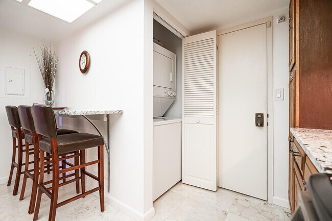 Building Photo - 5000 N Ocean Blvd