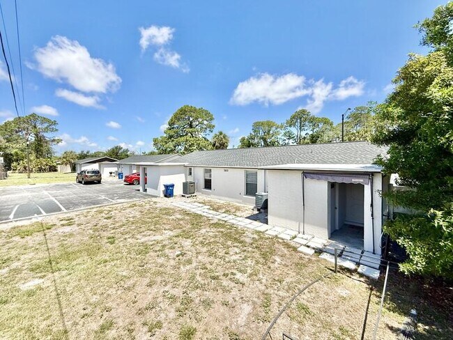 Building Photo - 7071 Bee Ridge Rd