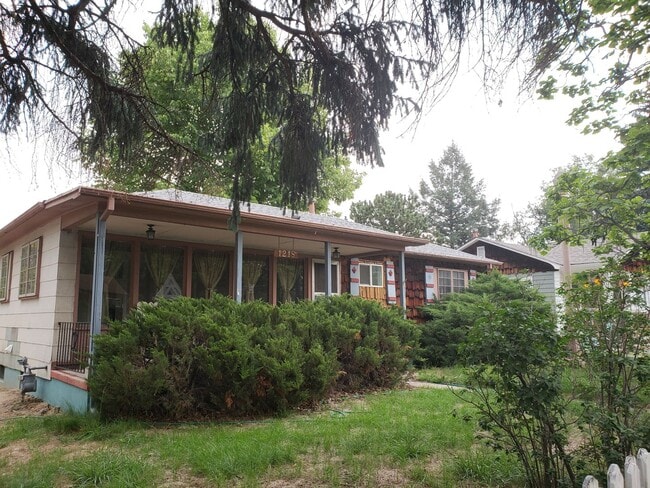 Building Photo - Cute 3 bedroom duplex FOR RENT on Uintah St.