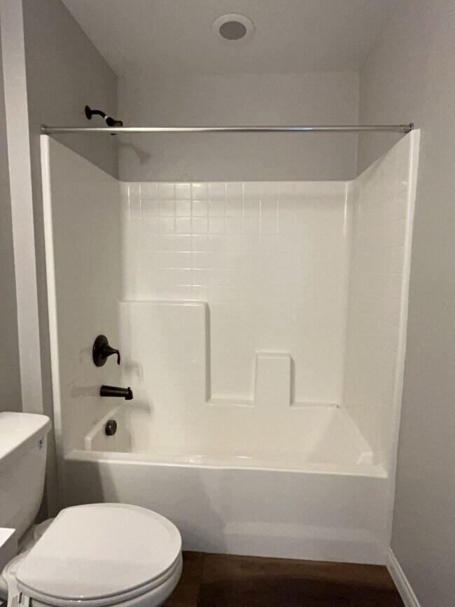 Building Photo - 2122 Bethesda Fountain Rd