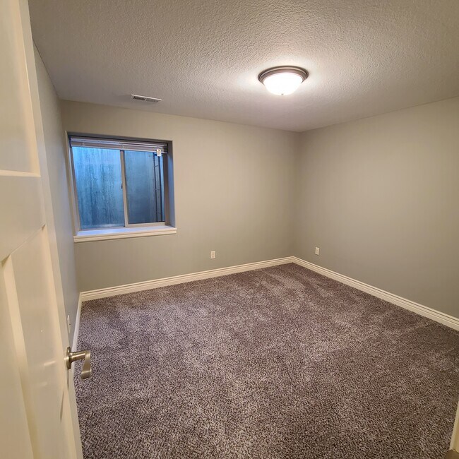 Building Photo - 12823 E Zimmerly St