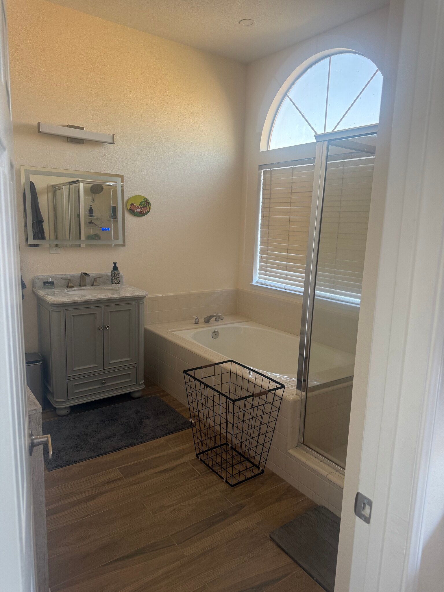 Tub - 12376 Tioga Ct