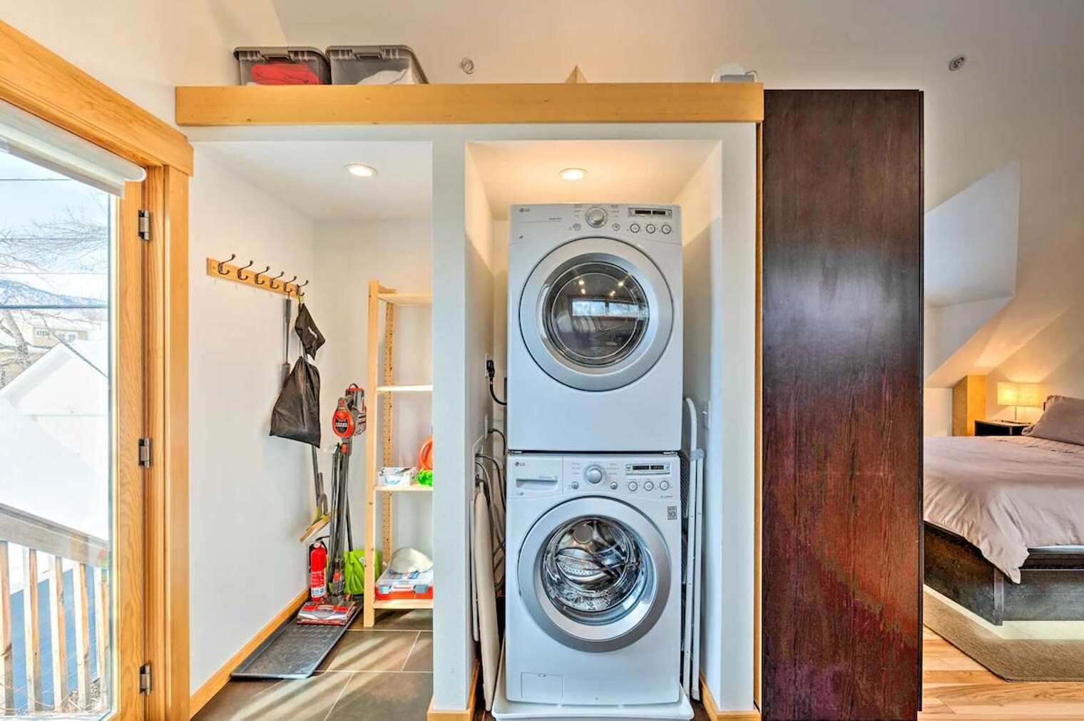 Building Photo - 2329 Pine St