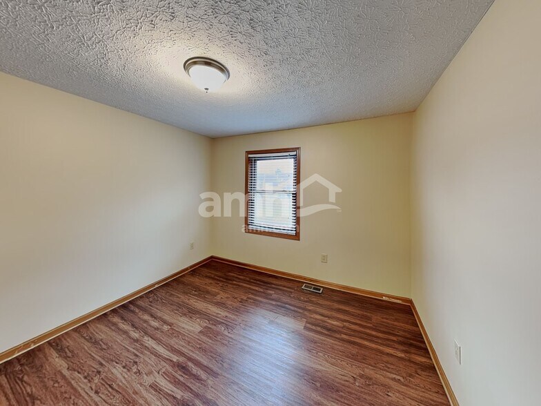 Building Photo - 105 Elmwood St