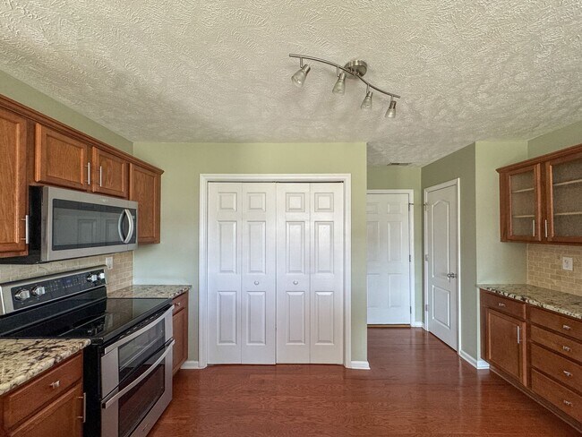 Building Photo - Beautiful 4 Bed 2 Bath Home in Fayetteville