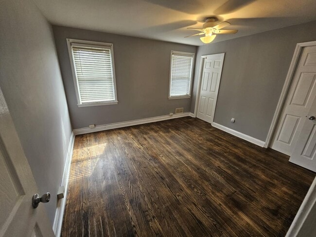 Building Photo - Recently Updated 3 Bedroom/ 1.5 Bathroom T...