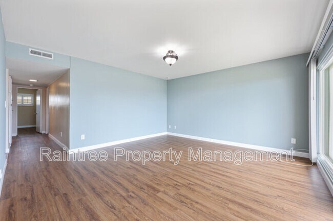 Building Photo - 620 W Solana Cir