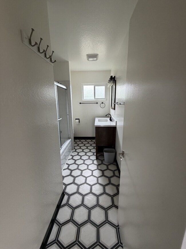 Building Photo - 2409 Pomo Ct