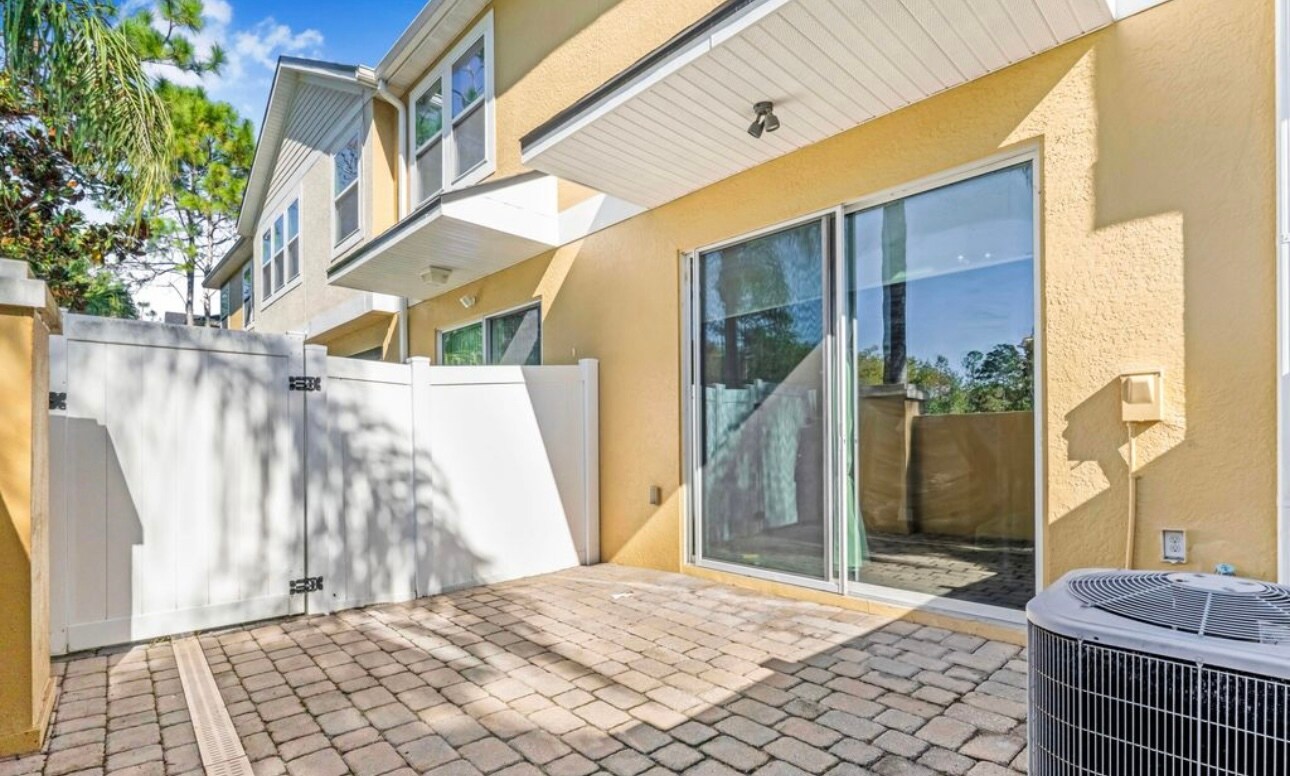 Building Photo - 14210 Desert Haven St