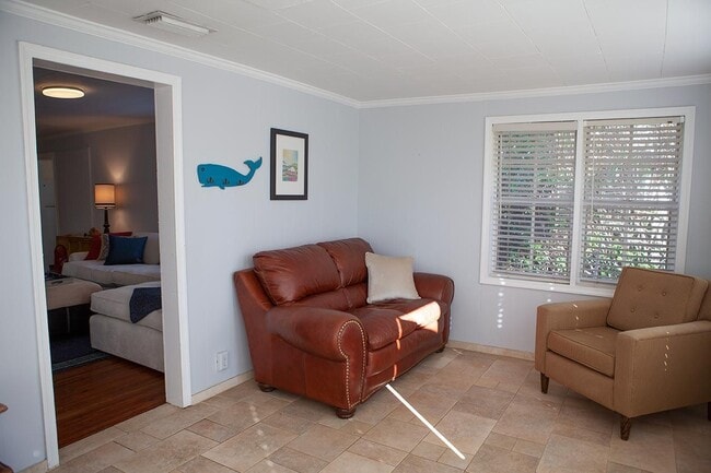 Building Photo - 419 43rd St