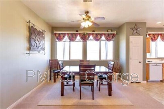 Building Photo - 3241 E Fourteen Fairway Dr