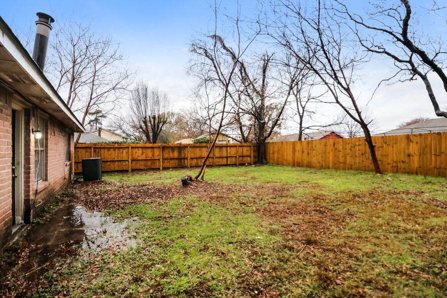 Building Photo - 14871 Shottery Dr
