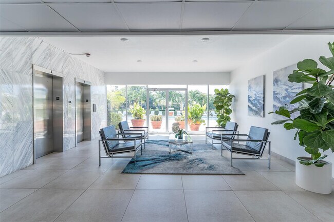 Building Photo - 401 Golden Isles Dr