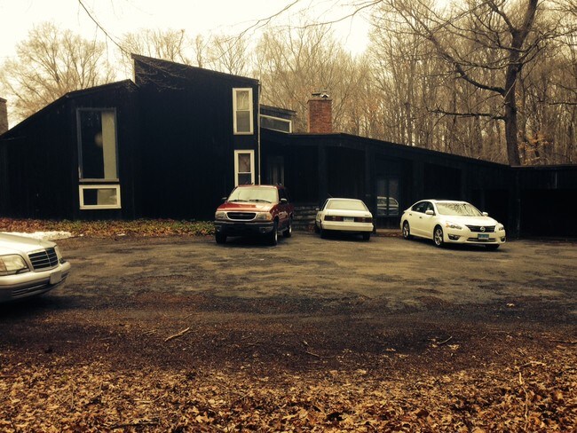 Building Photo - 860 Oakwood Rd