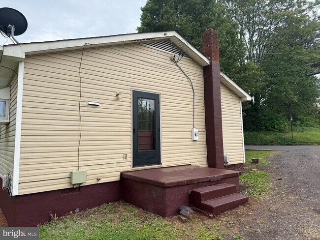 Building Photo - 1201 S East St