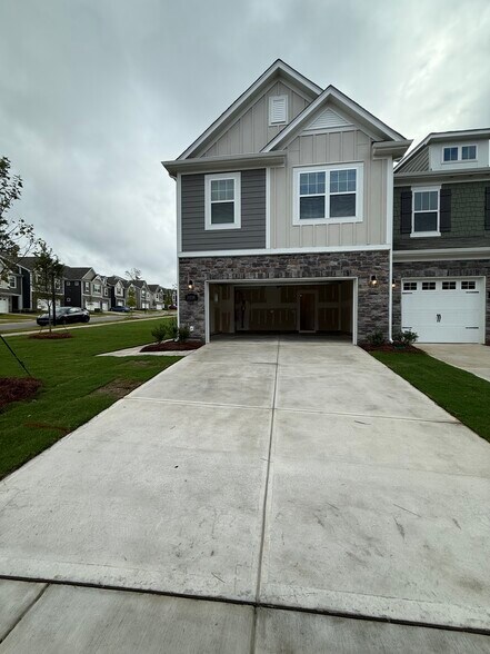 Building Photo - 3238 Lilac Grove Dr