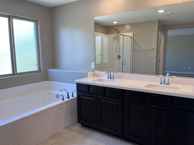 Building Photo - 3 Bedroom Single Family home - Gated community