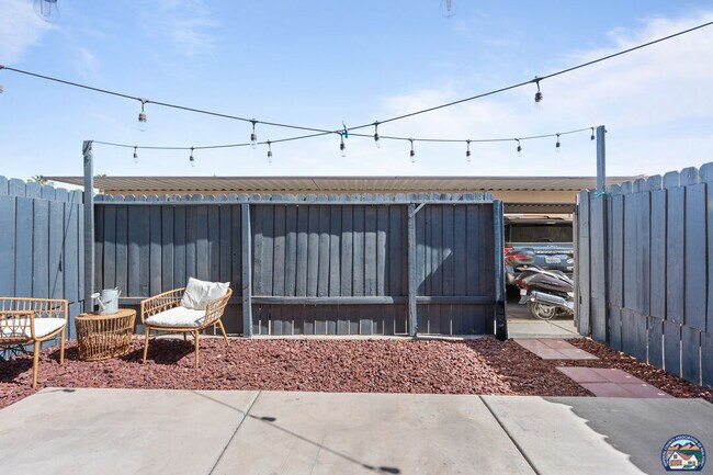 Building Photo - 1160 Rosas St