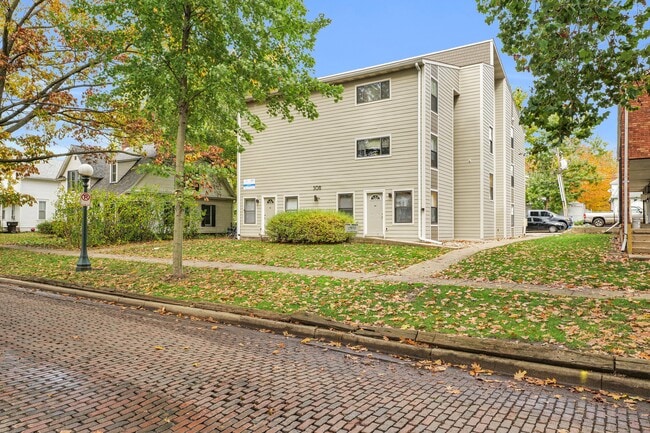 Building Photo - 508 W White St