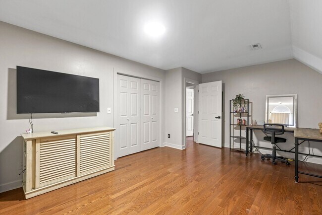Building Photo - 4897 Hampshire Pl