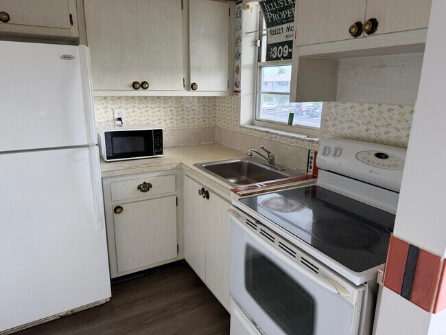 Building Photo - 1113 Lake Terrace