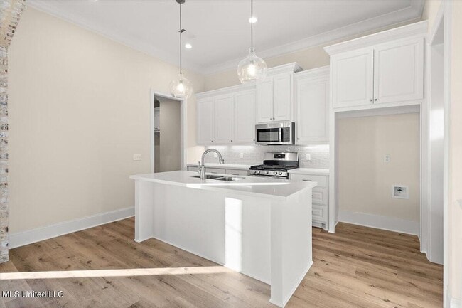 Building Photo - 464 Aurora Cir