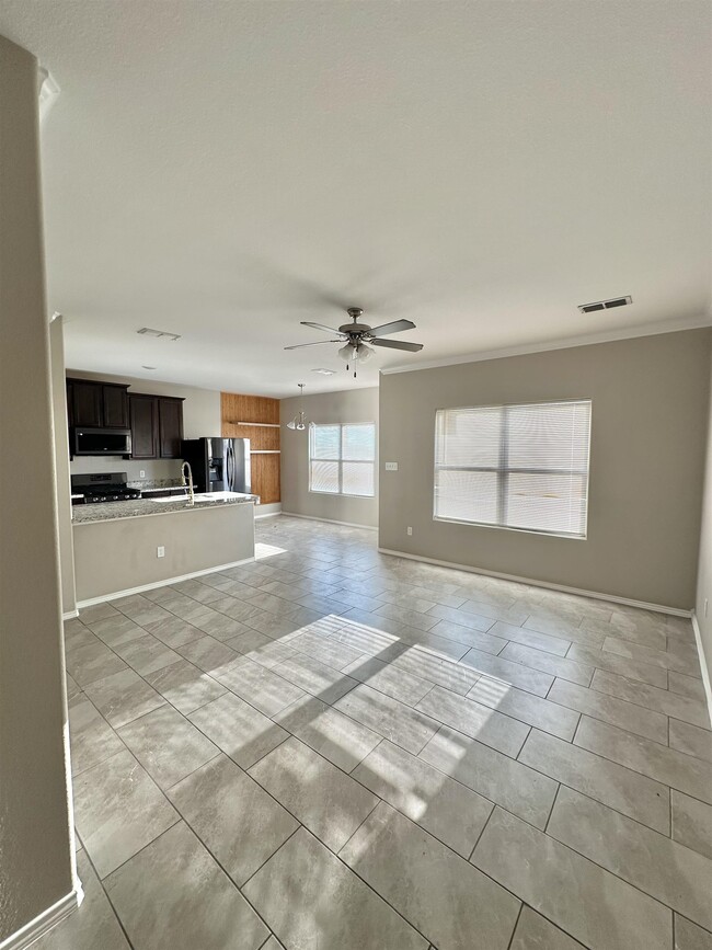 Building Photo - 9970 Toinette St