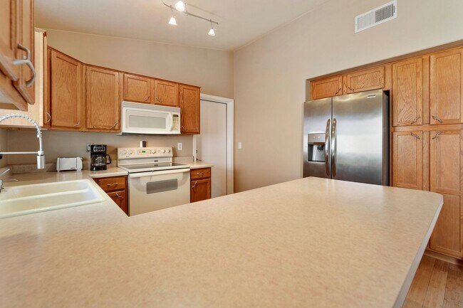 Building Photo - Gorgeous fully furnished home in Gilbert w...