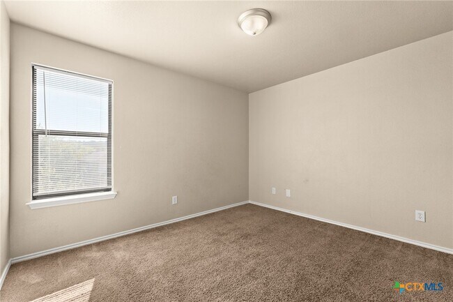 Building Photo - 3103 Redbud Dr