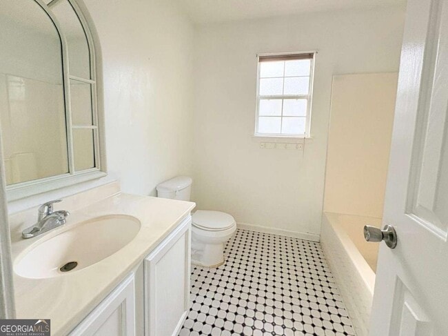 Building Photo - 304 McQueen Cir