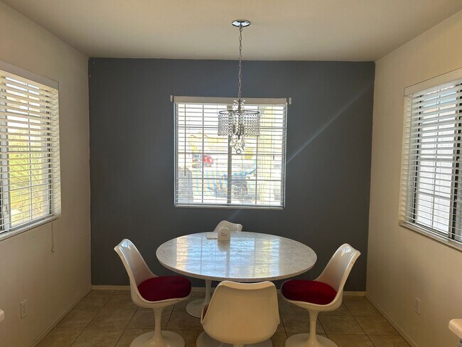 Building Photo - 7277 W Maple Ridge Dr