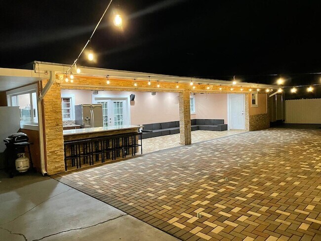 Building Photo - 584 Vossler Ave