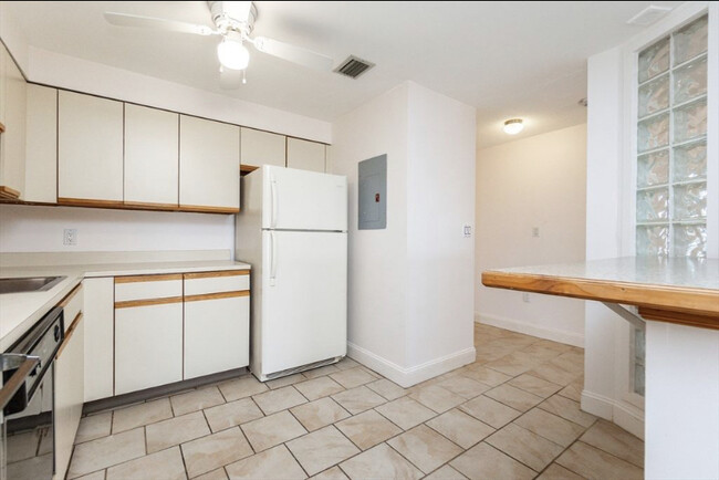 Kitchen - 150 Lynnway