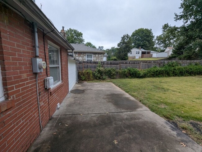 Building Photo - 1936 Alert Dr