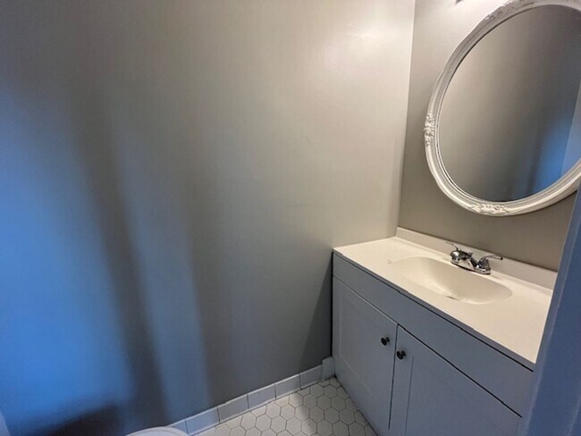 Building Photo - Renovated 3 Bedroom 1.5 Bath Home for Rent!