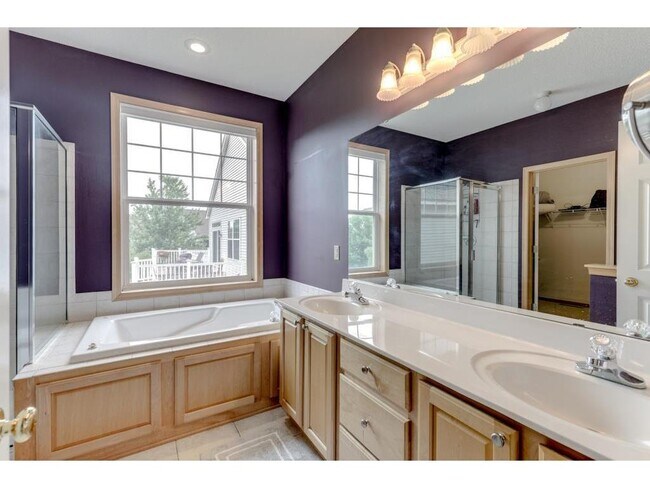 Building Photo - 2074 Clover Ct