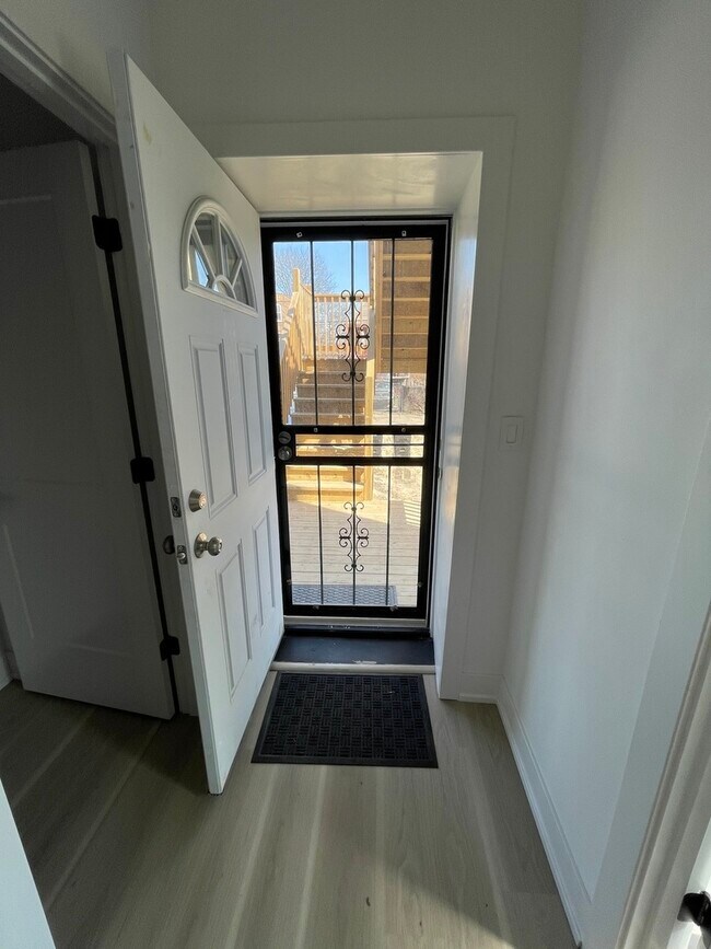 Building Photo - 5531 S May St