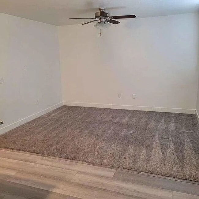 Building Photo - End Unit 3 Bedroom Townhome