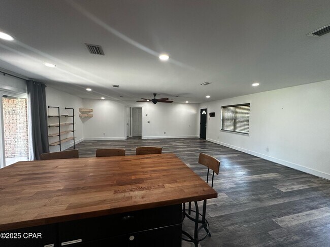 Building Photo - 112 Woodlawn Dr