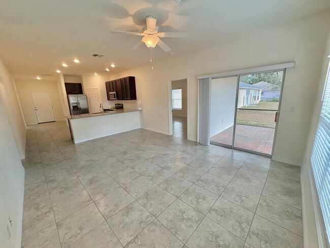 Building Photo - Modern 3 Bed 2 Bath in North Port Available Now