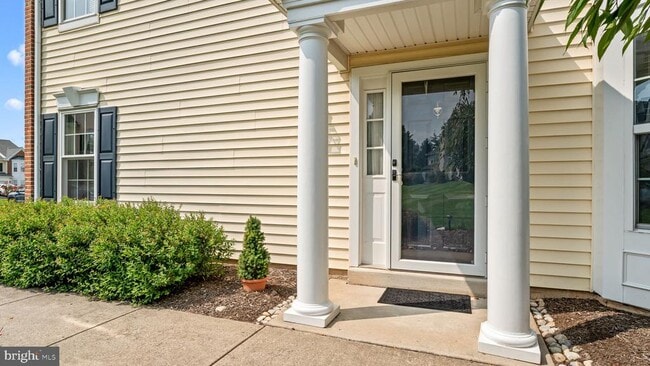 Building Photo - 301 Holly Hill Ct