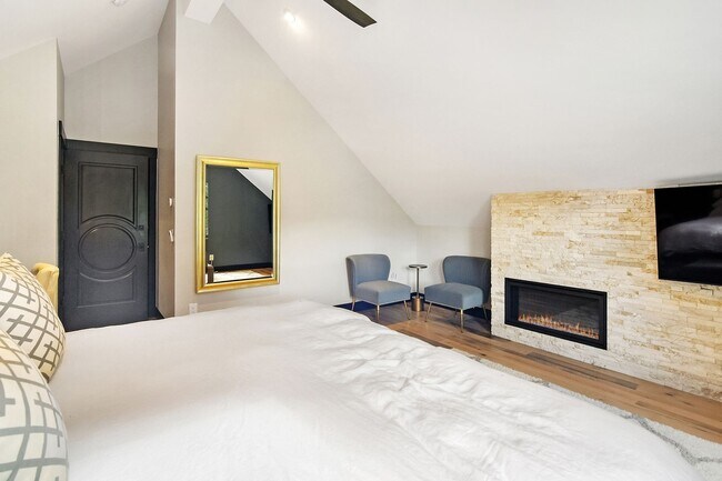 Building Photo - Summer in Downtown, historic Breckenridge! Luxury Home, Walk to Everything!