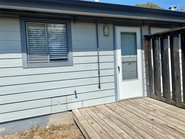 Building Photo - 400 Swanee Dr