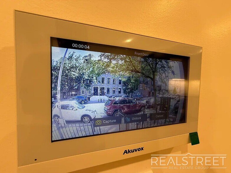 Building Photo - Beautifully Renovated 2-Bedroom Apartment in Flatbush