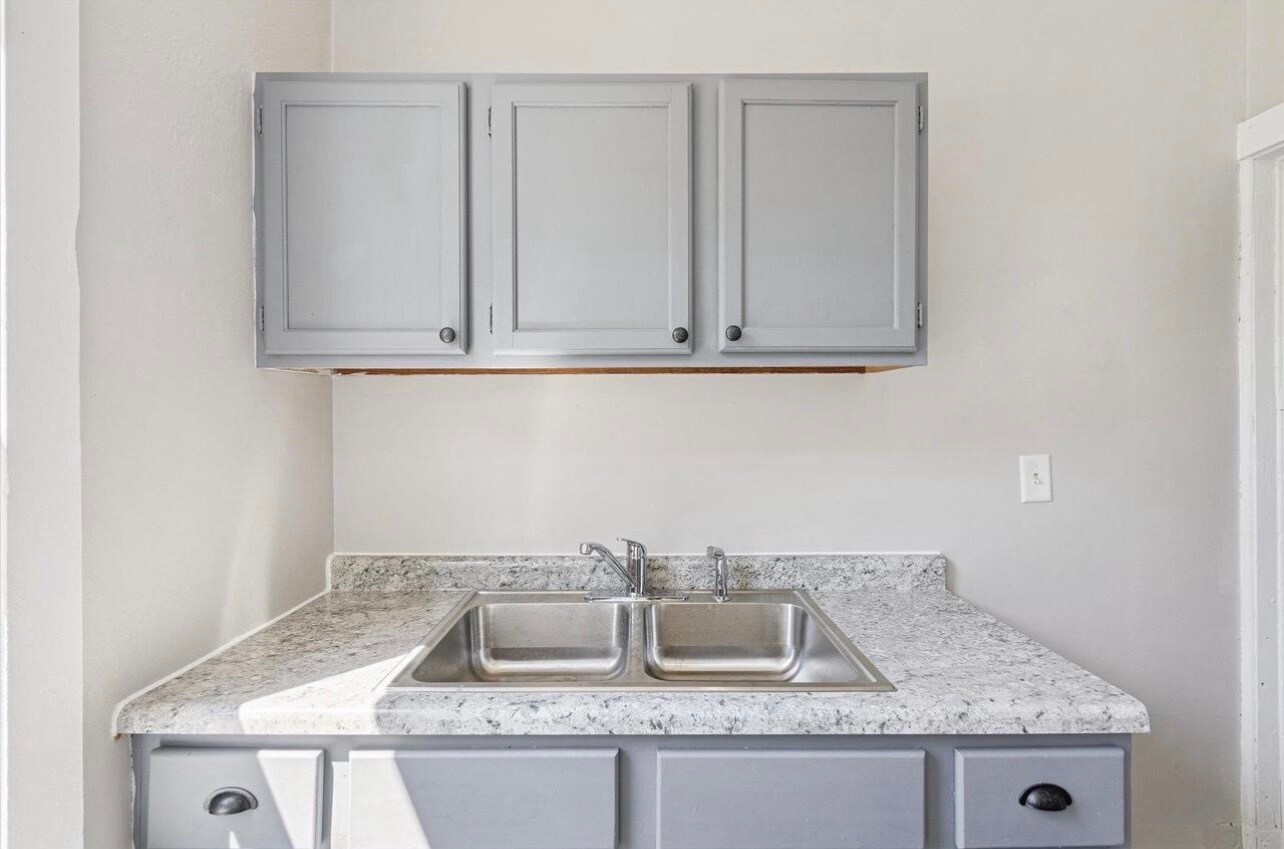 Building Photo - 1115 Laurel Ave