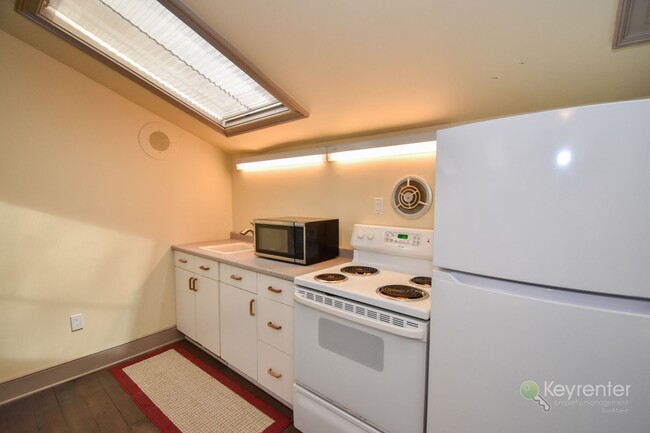 Building Photo - Bucks County Studio Loft!