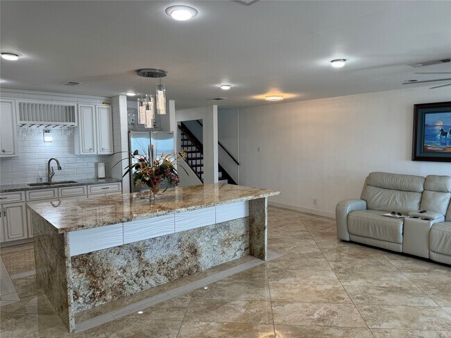 Building Photo - 8416 Seawall Blvd