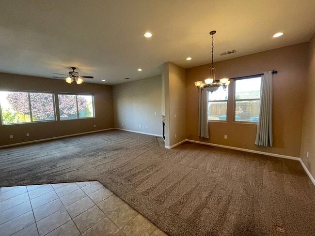 Building Photo - Sparks Home in Gated Community!