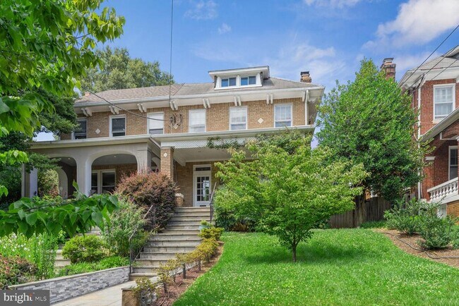 Primary Photo - 3839 Garfield St NW