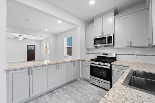 Building Photo - 913 Turner Dr